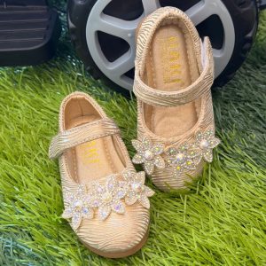 Girl’s Shoes 6